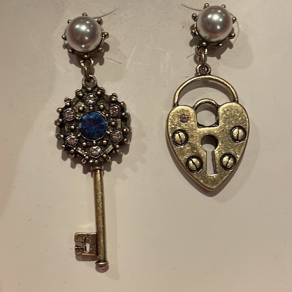 Betsey Johnson Lock and Key Earrings NWOTS - Picture 3 of 5